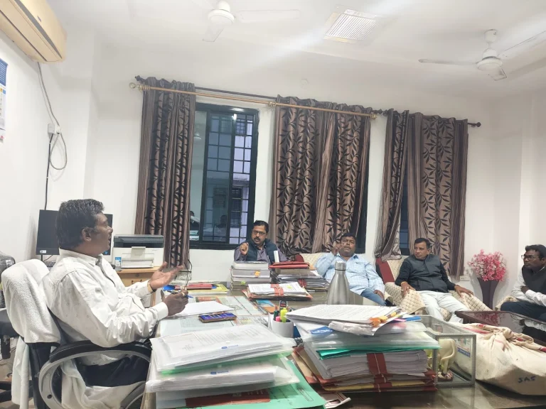 शिक्षकों को जल्द मिलेगी राहतवेतन सत्यापन, पेंशन प्रकरण और ट्रेजरी में लंबित बिलों के शीघ्र निराकरण का भरोसा