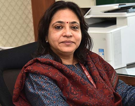 VIP टावर की लिफ्ट बनी मौत का फंदा! 20 मिनट तक अंधेरे में कैद रहीं ACS ऋचा शर्मा”