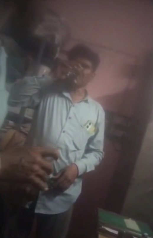 सरकारी दफ्तर में जाम छलकाने का वीडियो वायरल, कार्यालय बना शराब पार्टी का अड्डा