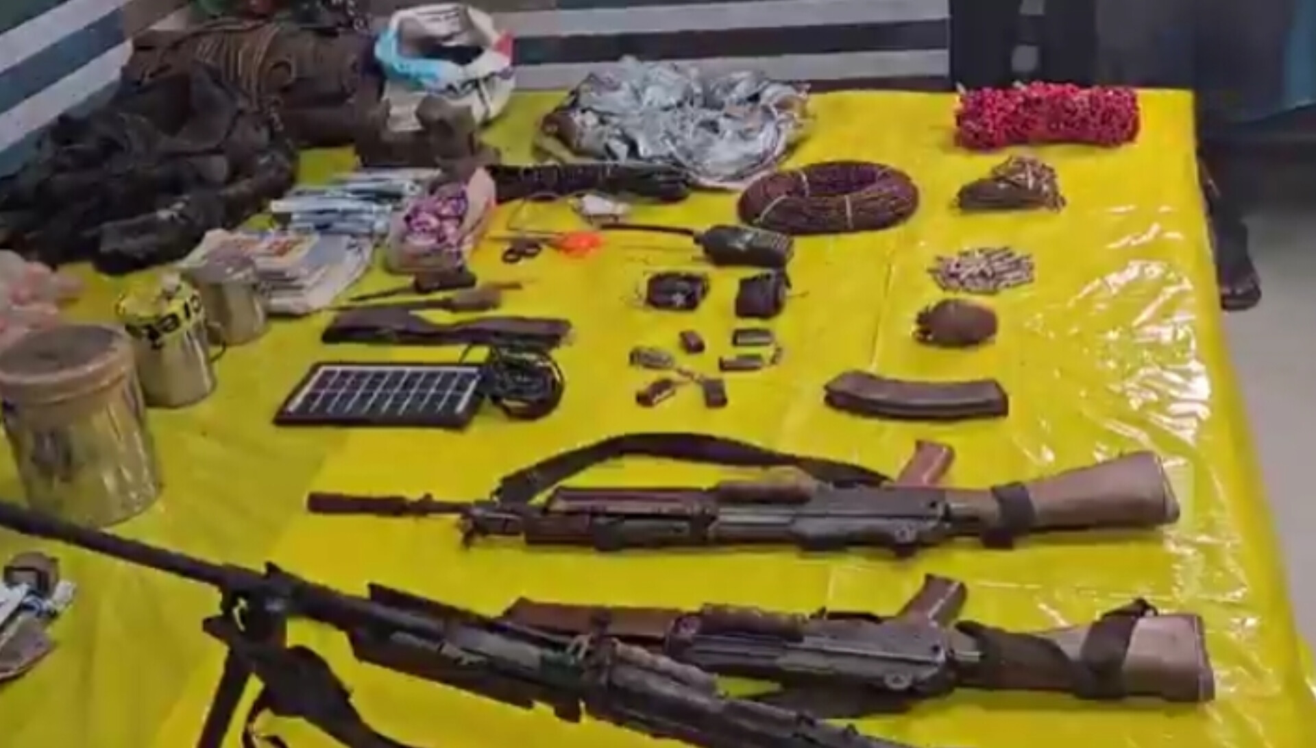 माओवादियों के गुप्त जखीरे पर सुरक्षाबलों का बड़ा प्रहार, INSAS LMG समेत भारी मात्रा में विस्फोटक बरामद
