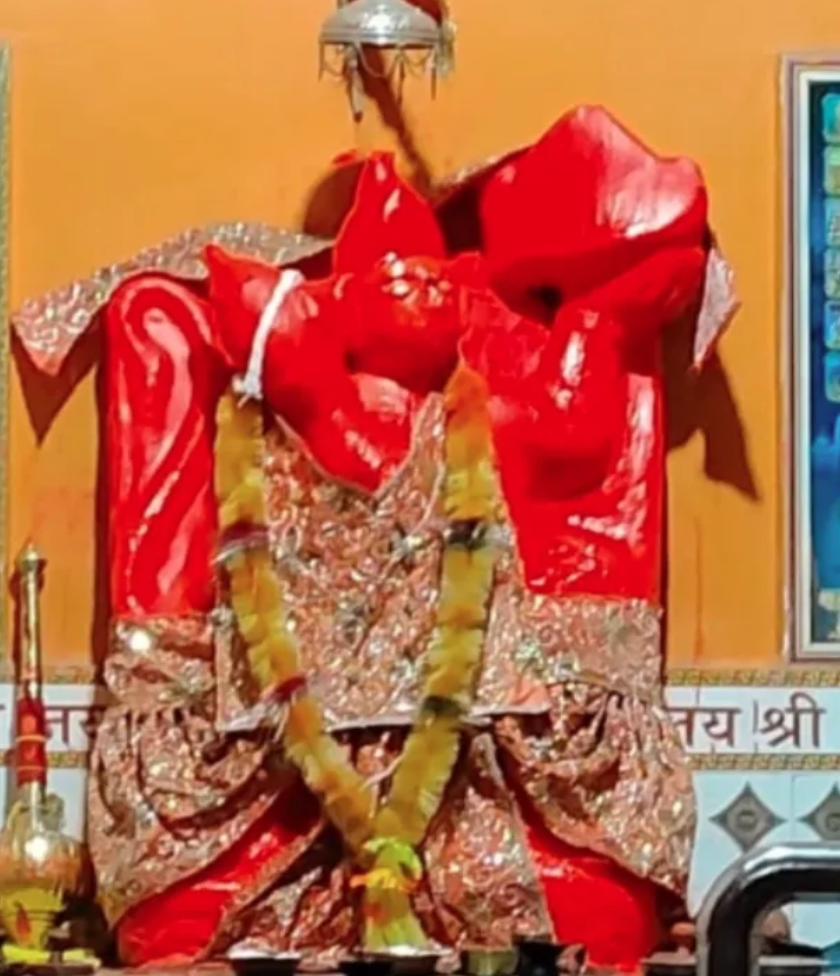 बजरंगबली मंदिर में चोरी से मचा हड़कंप, 30 तोले का मुकुट ले उड़े बदमाश, CCTV फुटेज खंगाल रही पुलिस