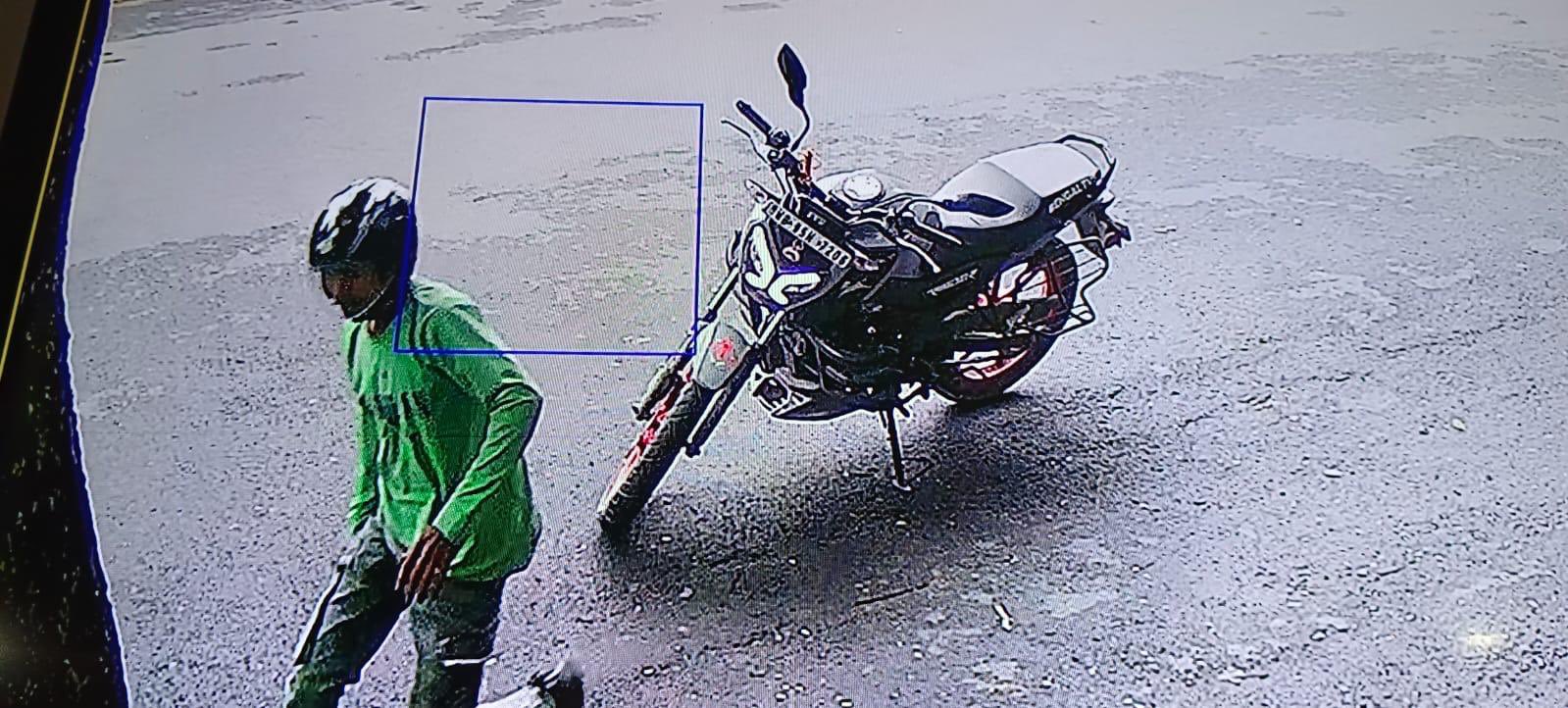 अभिषेक बनर्जी के घर पर पथराव, बाइक सवार ने किया हमला; बंगाल की सियासत में मचा बवाल