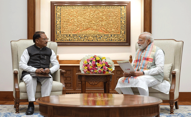 बस्तर के कायाकल्प का ब्लूप्रिंट लेकर पीएम मोदी से मिले सीएम साय, यूरिया प्लांट से लेकर 461 गांवों में बिजली तक रखी बड़ी मांग